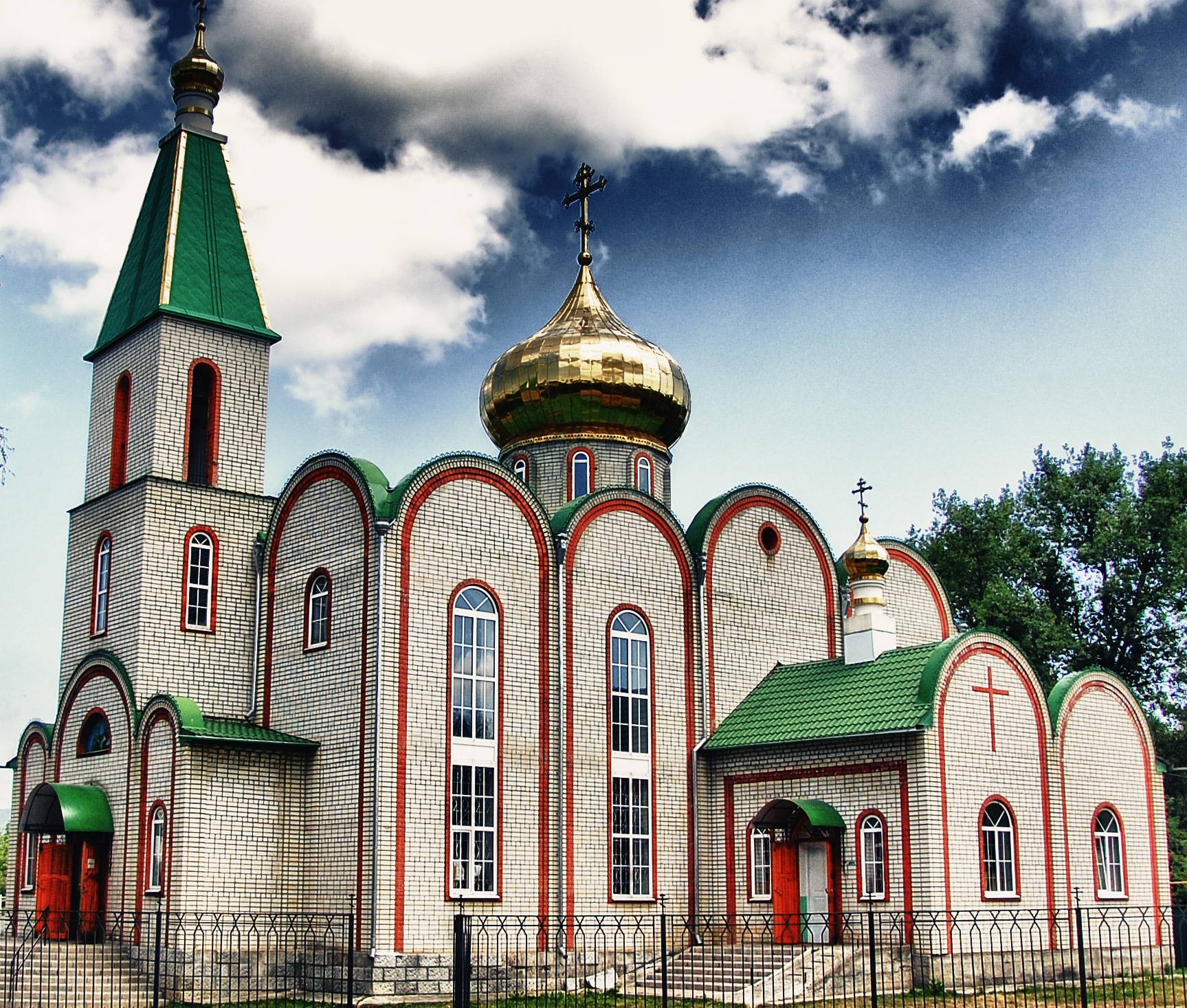 Зеленчукская станица. Церковь Петра и Павла Зеленчукская. Станица Зеленчукская Карачаево Черкесская Республика. Храм святых первоверховных апостолов Петра и Павла Черкесия. Церковь Петра и Павла в ст.Зеленчукской.